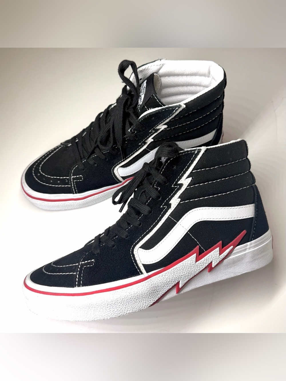 Vans Unisex Sk8-Hi Bolt Suede/Canvas High Top Sneaker Size- Men’s 8 / Women 9.5